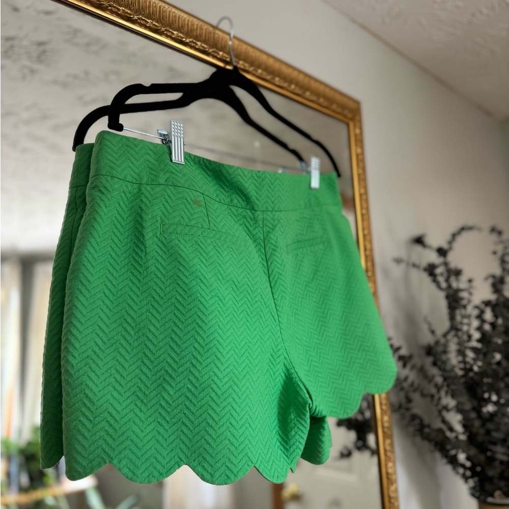Crown & Ivy Green Scallop Shorts 🇮🇹Amalfi Coast Resort Chic European Summer - Picture 6 of 6